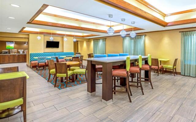 La Quinta Inn & Suites by Wyndham Midwest City - Tinker AFB