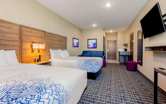 La Quinta Inn & Suites by Wyndham San Antonio Alamo City