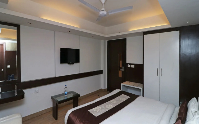 OYO 12860 Hotel Red Leaf