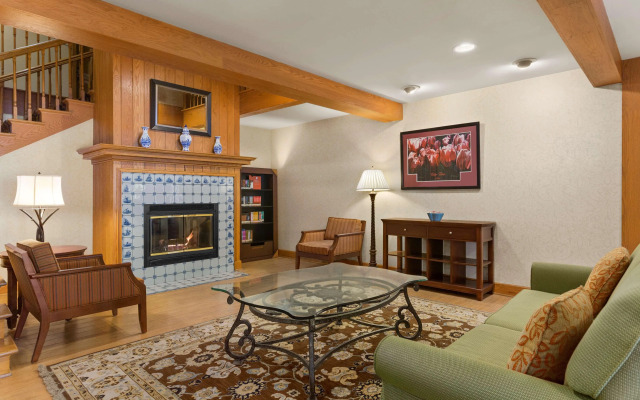 Country Inn & Suites by Radisson, Holland, MI