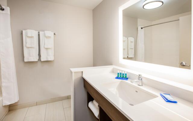 Holiday Inn Express and Suites Savannah - Midtown, an IHG Hotel