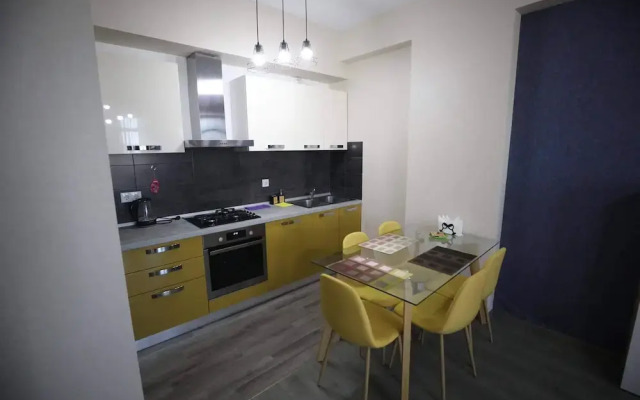 Cozy Apartment at M2