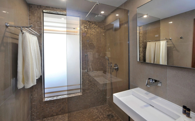Nelia Beach Hotel & Spa