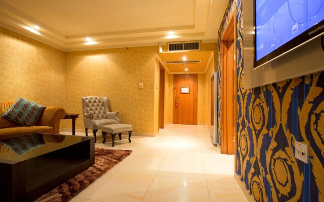 Victoria Crown Plaza Hotel