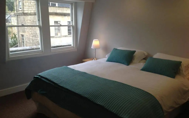 Bath Roof Terrace Apartment, City Centre, Sleeps 8