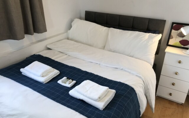 Piccadilly Circus - London Regent Apartments