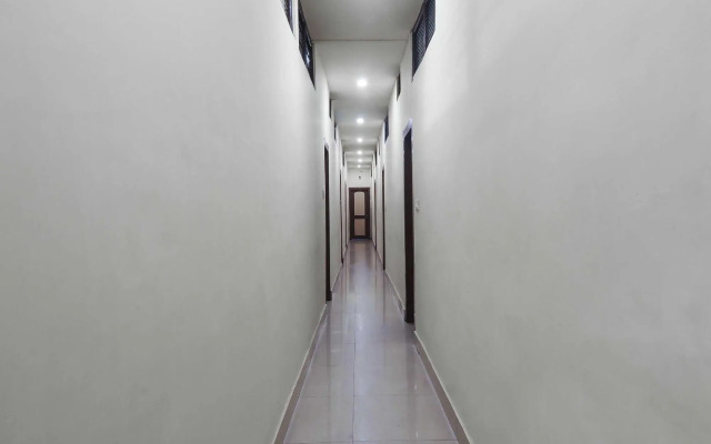 Hotel Golden Peak by OYO