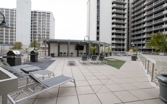 Charming Elegance Crystal City Apartment