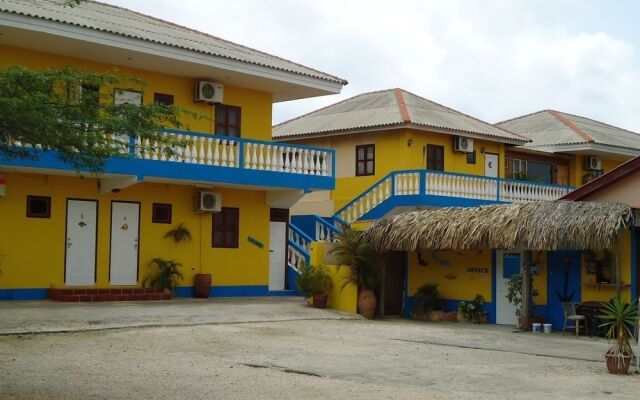 Sea Horizon Apartments (across from Mambo Beach)