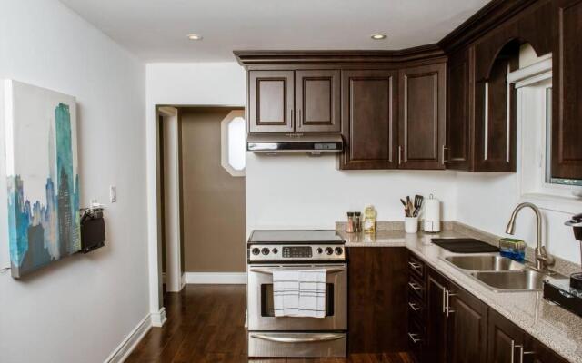 Honey I'm Home Suite 2 bedroom upper level