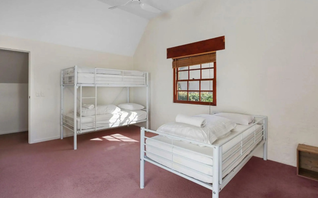 Cornwall Cottage, 3 bedroom, Fantastic View – Guest Rooms – Merimbula