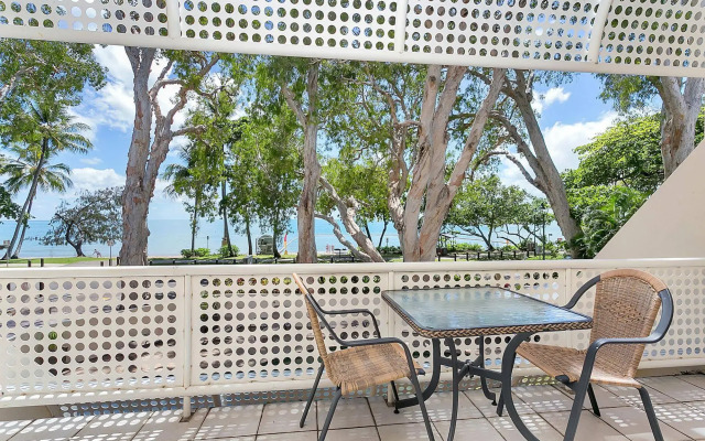 On Palm Cove Beachfront Apartments