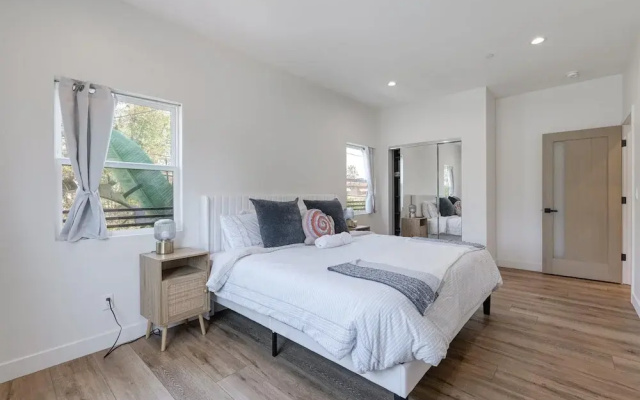 L.A Haven Georgous Townhome Garage Park