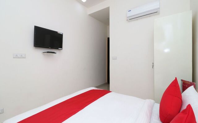 OYO 13406 Hotel Golden Leaf