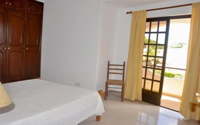 Spacious 4 Bedroom Villa, Private Pool, Free air Conditioning and Wifi