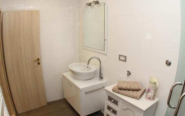 Studio Apartments Mirakul