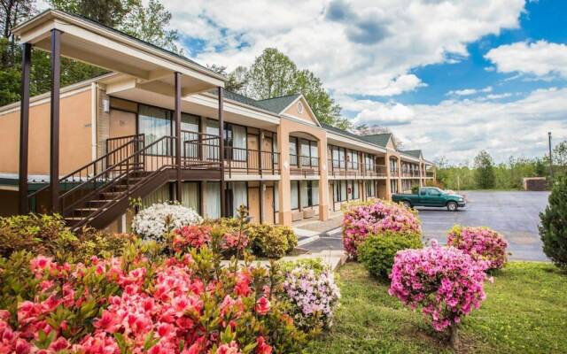 Econo Lodge Pilot Mountain