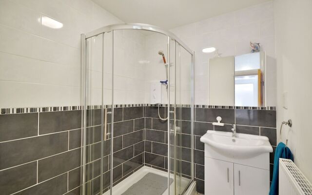 Brightwater Ground Floor Apartment up to 6 Guests
