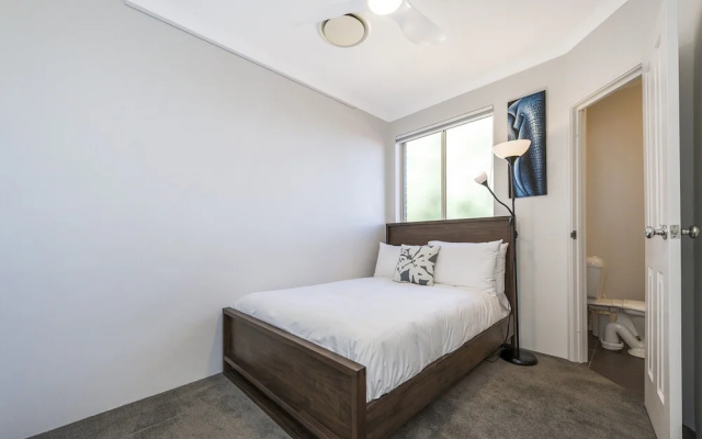 Stylish 3-bed Townhouse With Courtyard & BBQ – Guest Rooms – Perth
