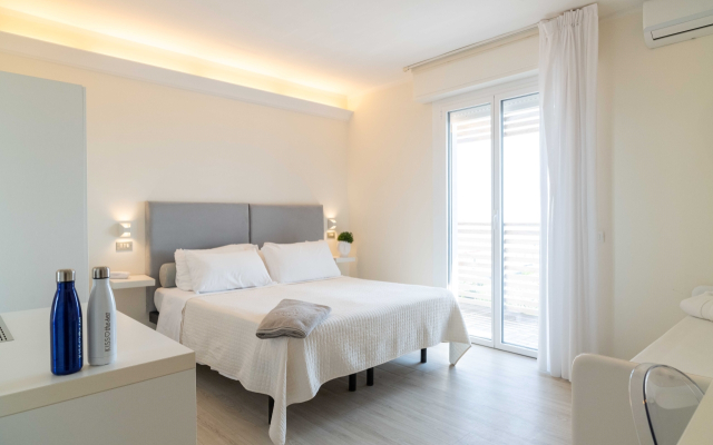 Kiss Beachfront Hotel & Restaurant