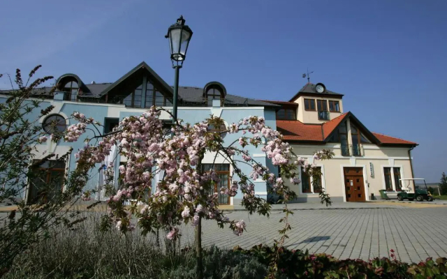 Darovanský Dvůr - Wellness & Golf Hotel