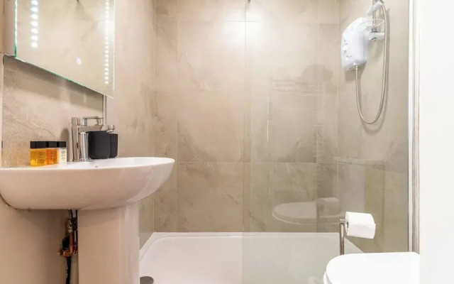 Aurum 6 - Chic 1BR Stay by DMU & City Centre