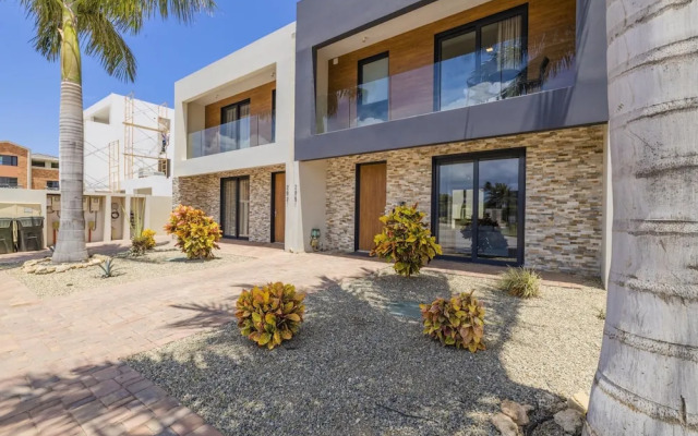 Serene Designer Gem Walk to Beach Strip Pool