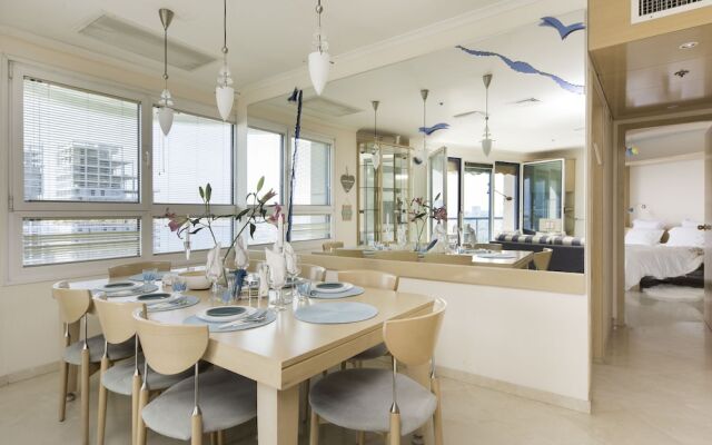 Luxurious 2BR with Panoramic Sea View