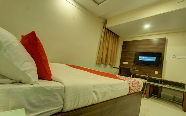 OYO 26698 Hotel Shringar Palace