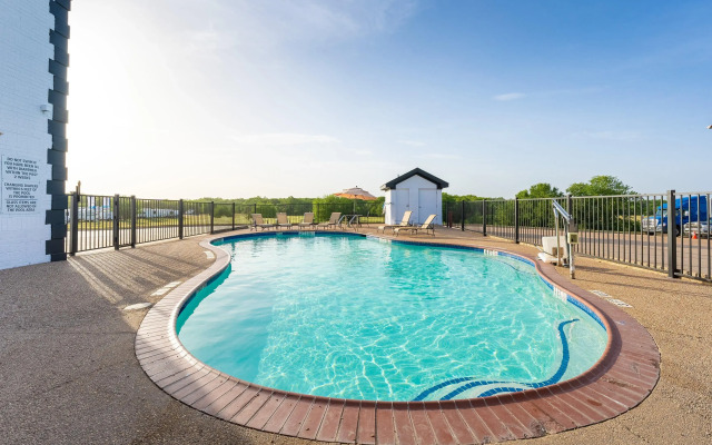Atria Hotel and RV McGregor