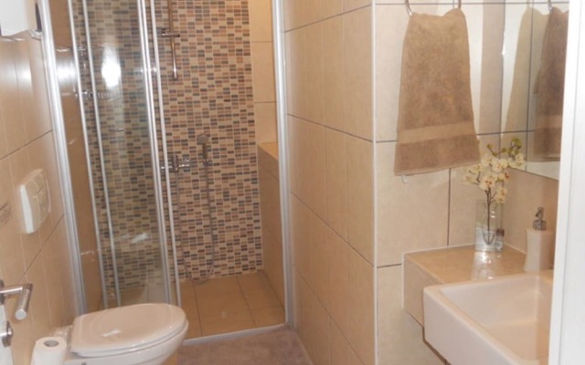 Luxury 2 bed Private Home Close to the Beach on a Secure Community