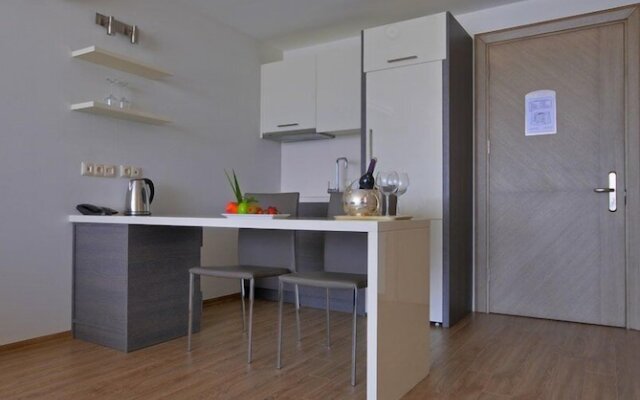 Delmar Suites & Residence