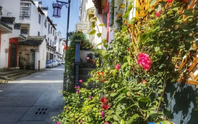 Yuxian Yangyue Caotang Homestay
