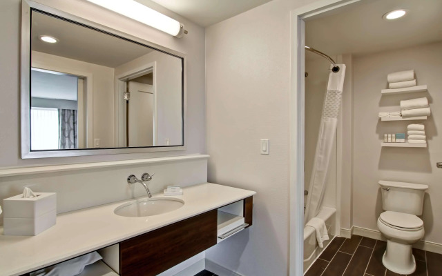 Hampton Inn & Suites Detroit/Troy