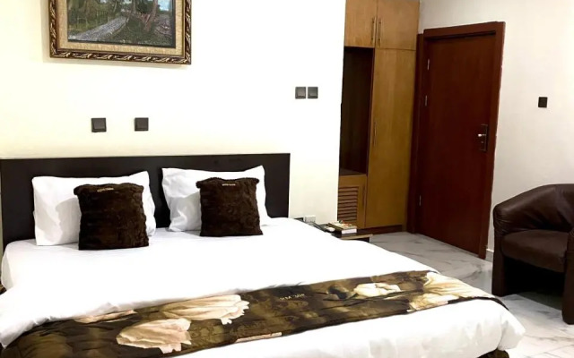 Nue Crest Hotel