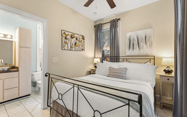 Tranquility with Garden & Heated Pool near King Street