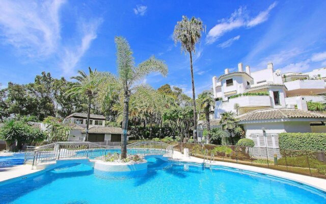 1155 Beachfront 3 Apartments 70 Mtr Golden Beach 7Bedroom 3Pool
