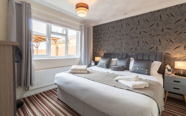 Cedar Drive, Holbeach - 1 to 4 - Self Catering