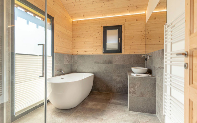 Luxury Chalet in Ennsling near Schladming with Private Spa