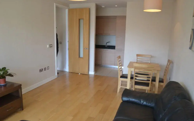Hanover Wharf Apartment