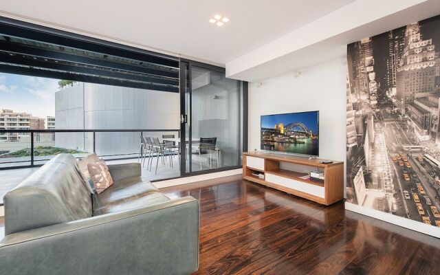 SH147 Sleek Split Level 2BR Surry Hills