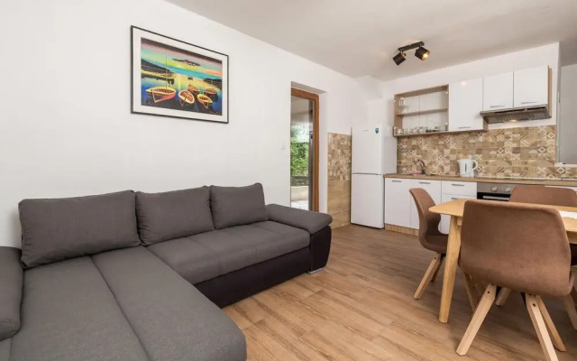 Stunning Apartment in Cres With Wifi and 2 Bedrooms