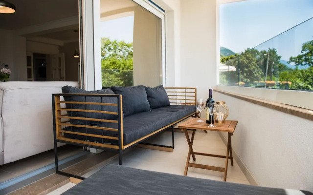 3 Bedroom 3 Bathroom Pool ,ivy House Montenegro