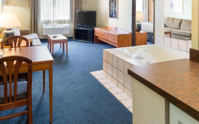 Quality Inn Lakeville North