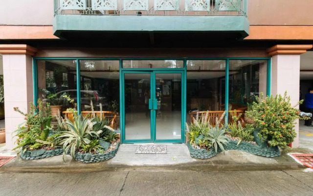 RedDoorz @ Moonwalk Paranaque