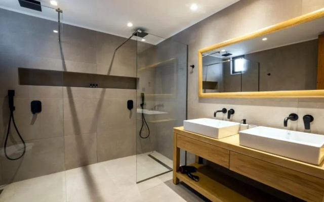 Cato Agro 5, Seafront Villa with Private Pool