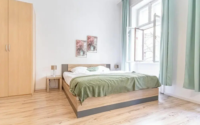 Simple 1BR Apt Long Stay Near Belvedere