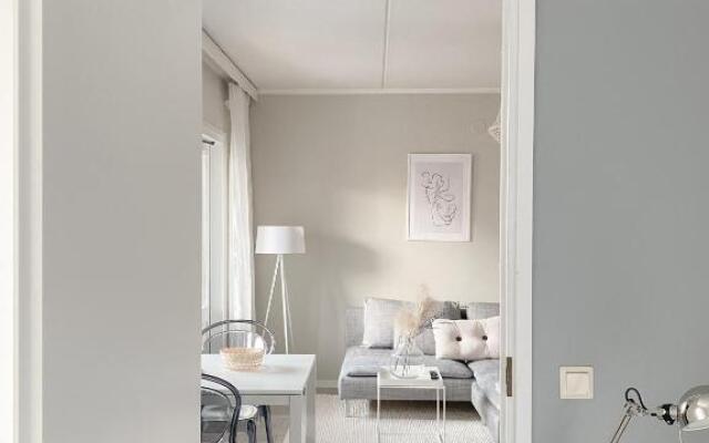 Modern one bedroom Apartment with Sauna near Airport