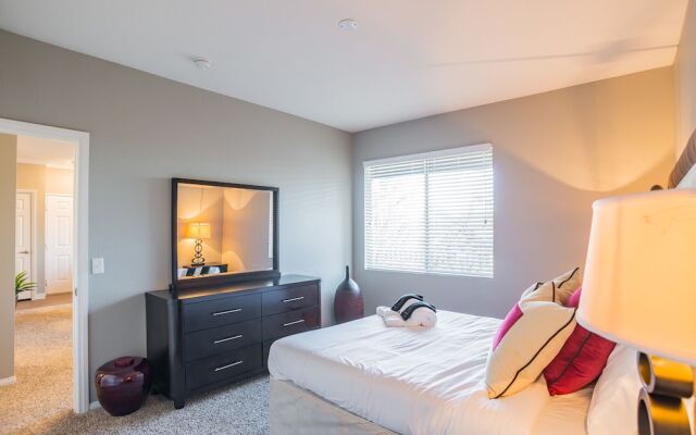 The Luxe Suites of Oceanside with Pool & Gym