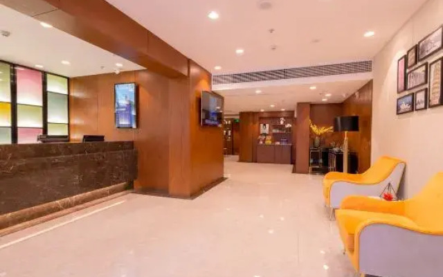LUCK 7 Hotel (Yichang Wanda Plaza Visitor Center)